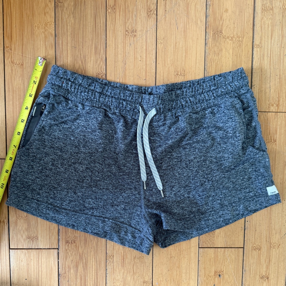Vuori Gray Halo Shorts in Size M